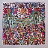 Tom Tom Club - Close To The Bone